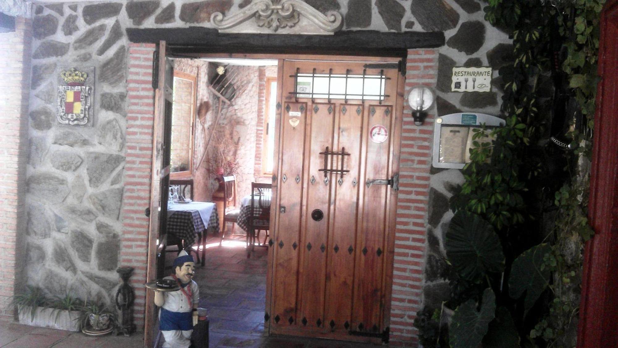 Alojamiento Rural La Caseria De Piedra Restaurante เฮน ภายนอก รูปภาพ