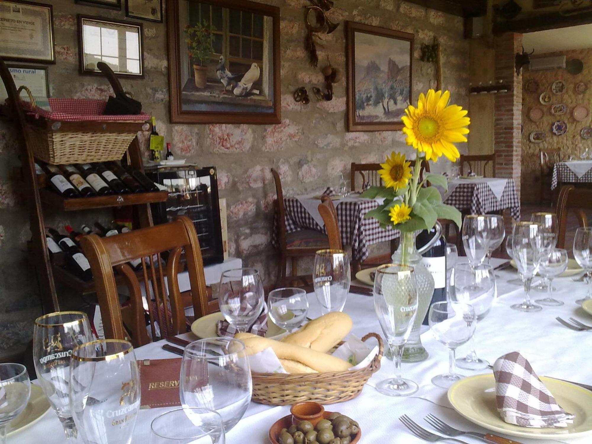 Alojamiento Rural La Caseria De Piedra Restaurante เฮน ภายนอก รูปภาพ