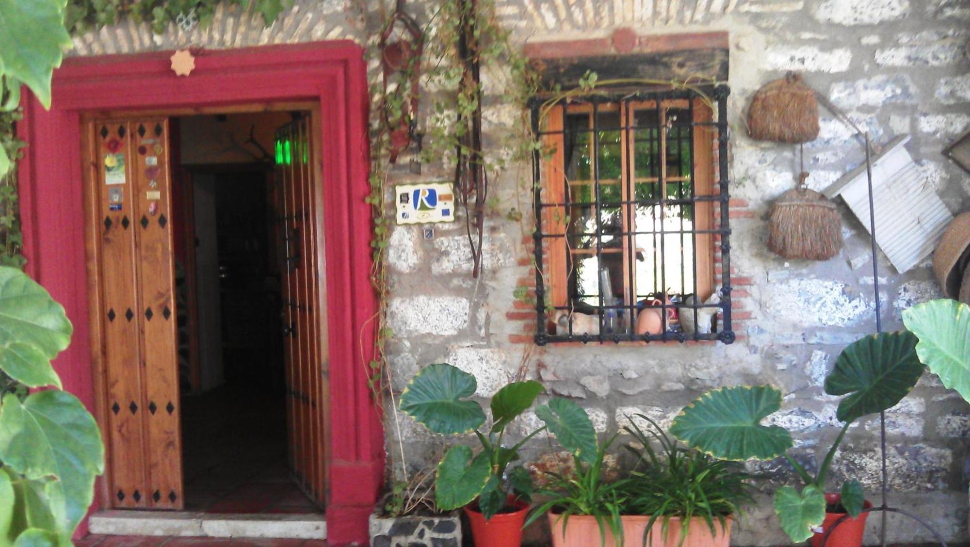Alojamiento Rural La Caseria De Piedra Restaurante เฮน ภายนอก รูปภาพ
