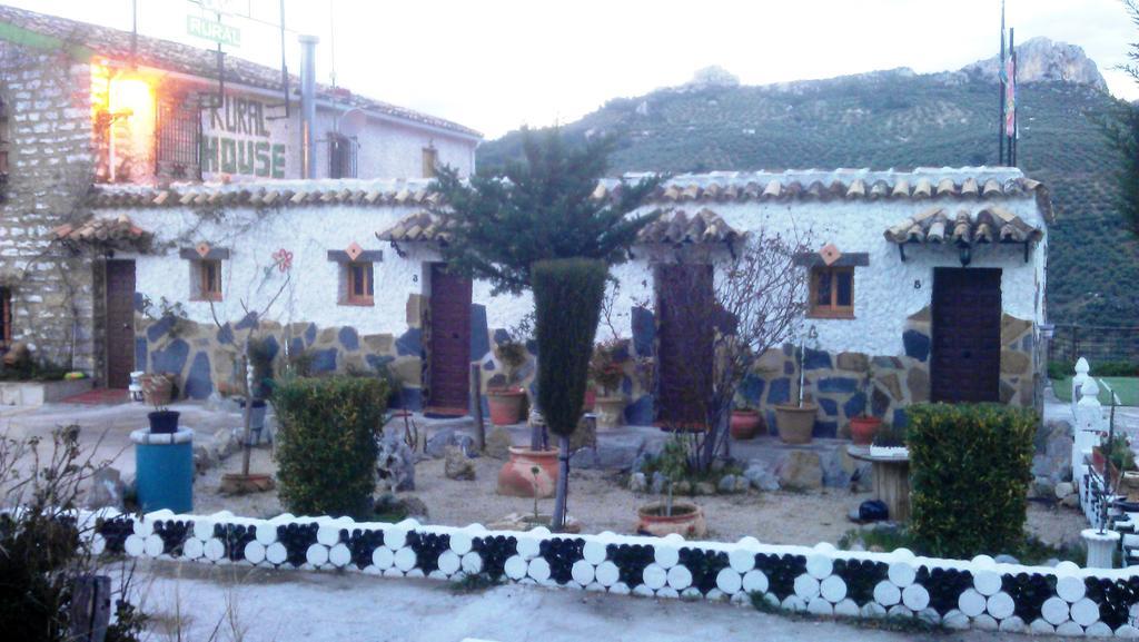 Alojamiento Rural La Caseria De Piedra Restaurante เฮน ภายนอก รูปภาพ