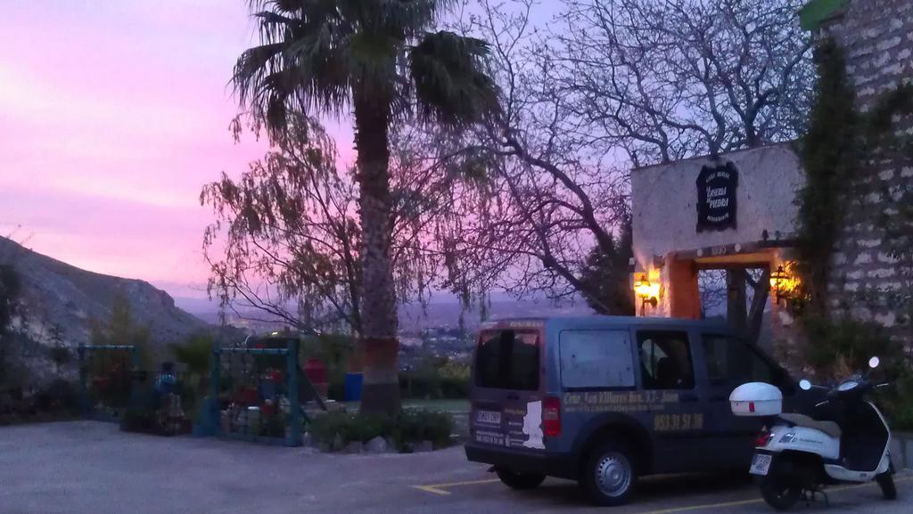 Alojamiento Rural La Caseria De Piedra Restaurante เฮน ภายนอก รูปภาพ