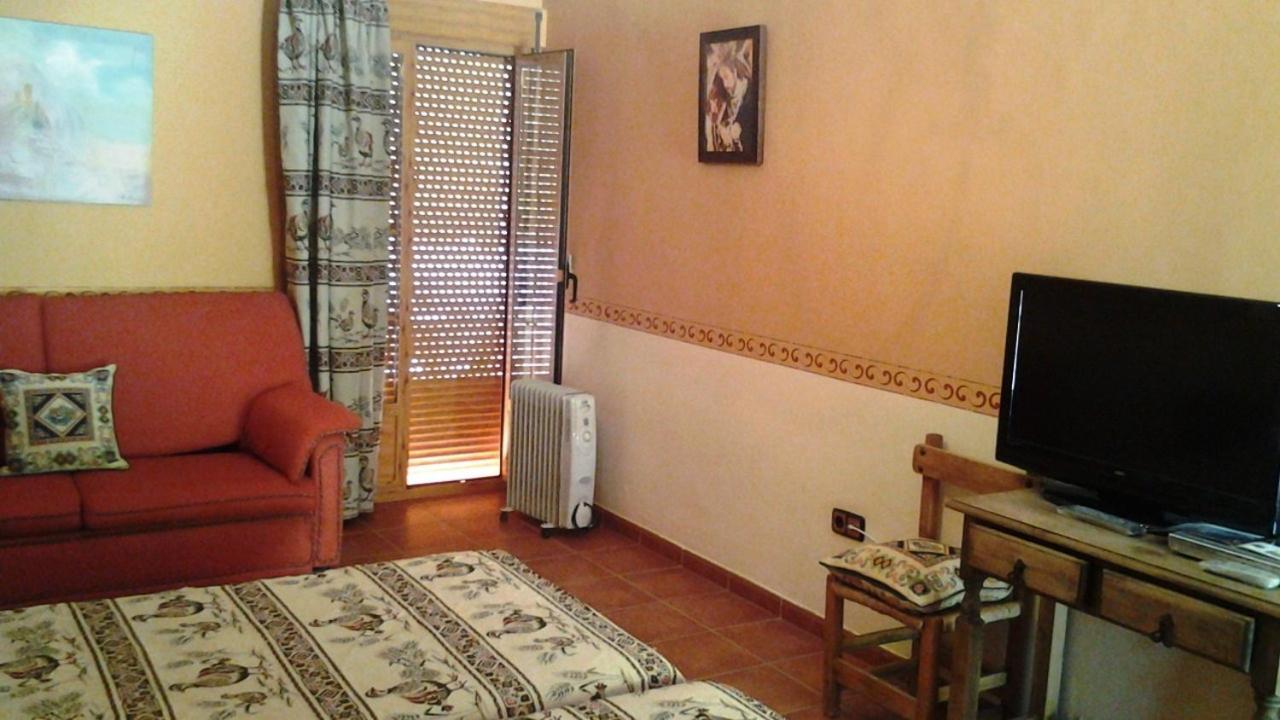 Alojamiento Rural La Caseria De Piedra Restaurante เฮน ภายนอก รูปภาพ