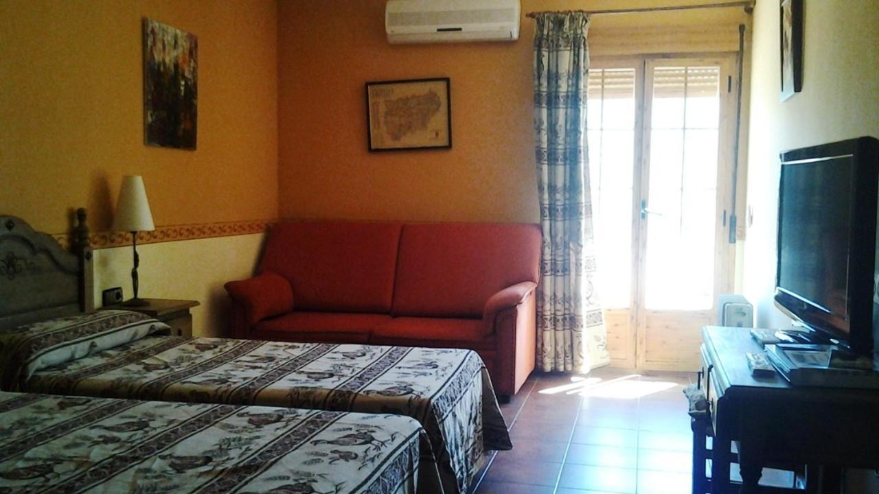 Alojamiento Rural La Caseria De Piedra Restaurante เฮน ภายนอก รูปภาพ